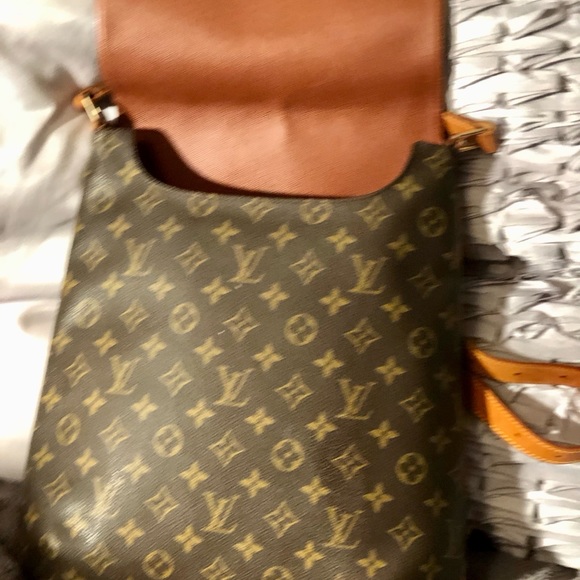 Louis Vuitton Monogram Musette Salsa GM - Picture 3 of 11